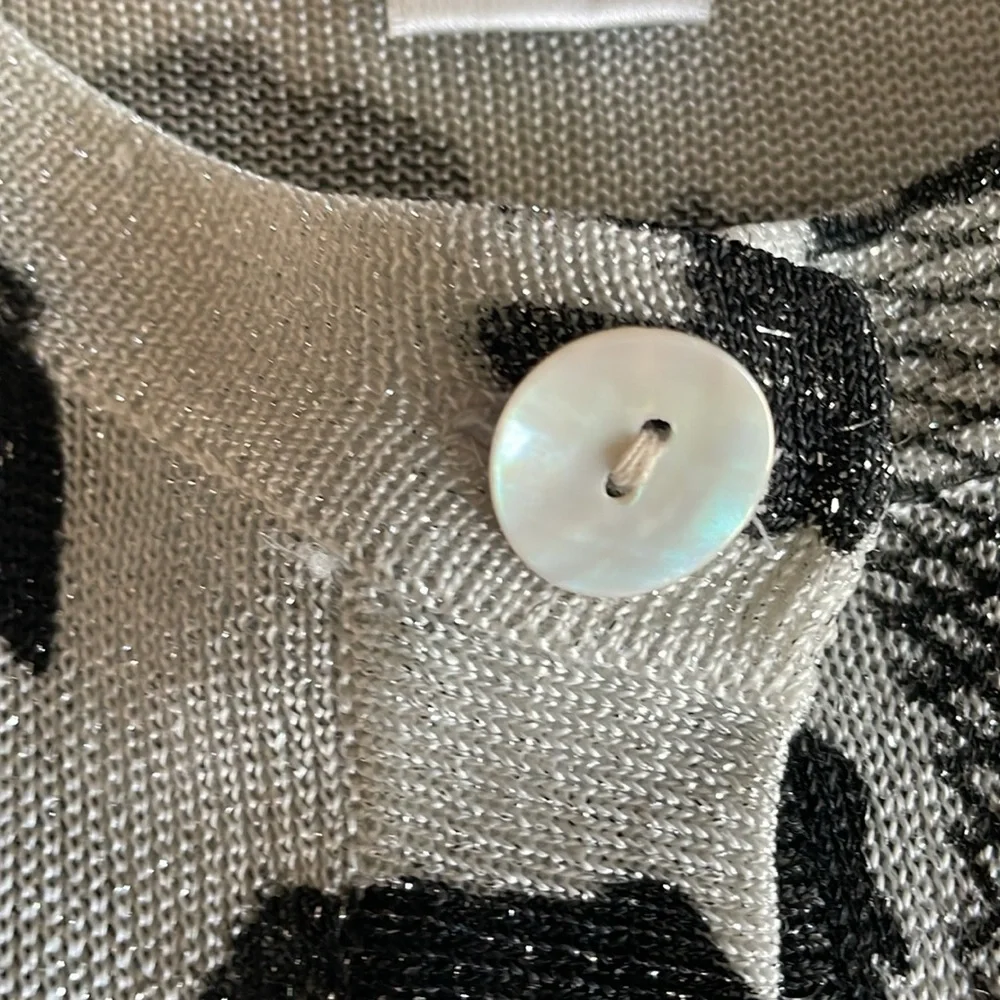 Eric Steven Light Sweater - Picture 12 of 13